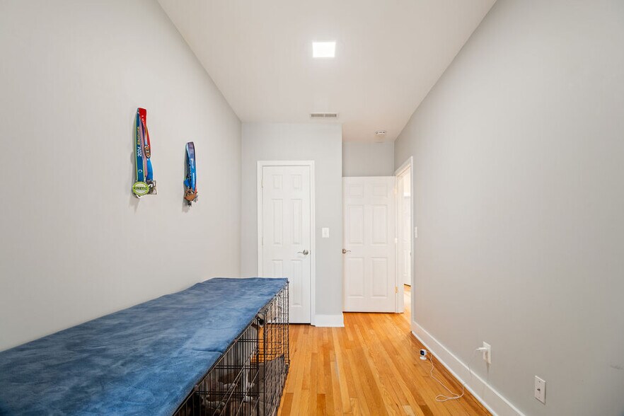 Building Photo - 1237 17th St NE