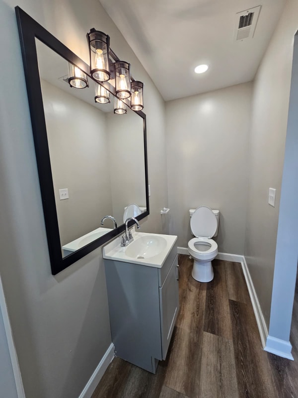 Building Photo - 4904 Sherman Oaks Dr