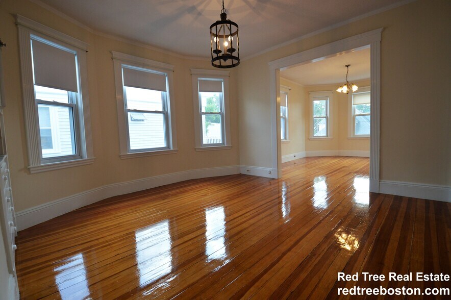 Building Photo - 39 Montfern Ave