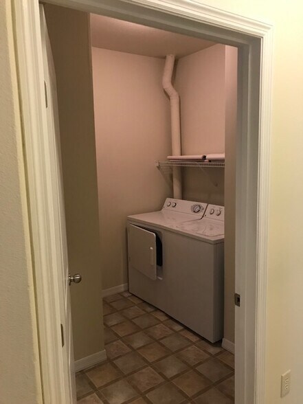 Laundry Room - 12700 Bartram Park Blvd