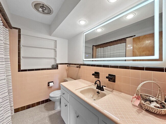 Building Photo - Beautiful Clearwater Home with Pool - 2bed|2bath