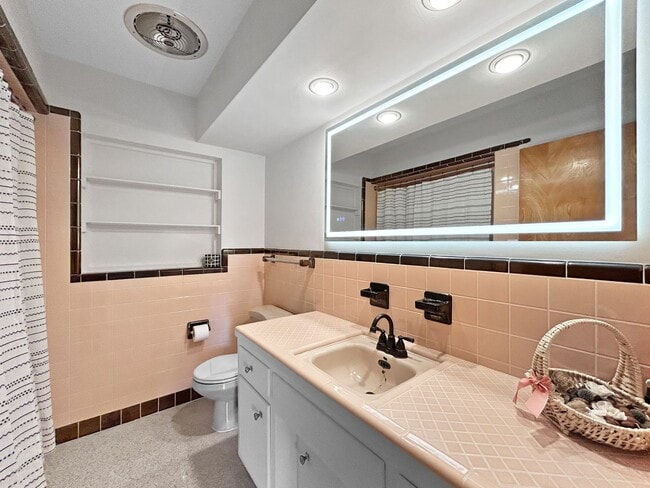 Building Photo - Beautiful Clearwater Home with Pool - 2bed|2bath WITH BONUS ROOM