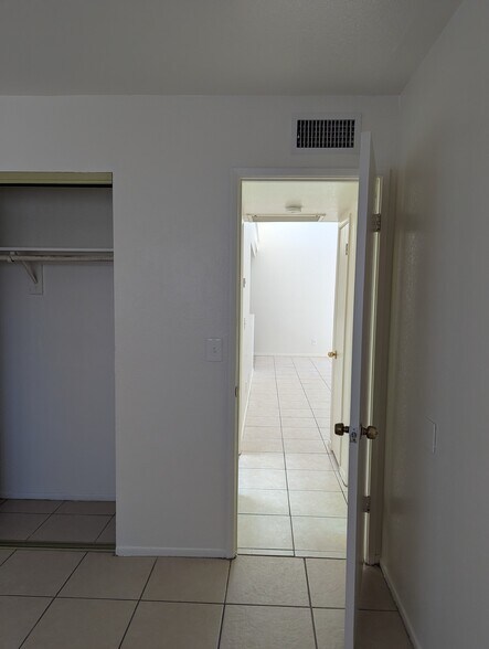 Building Photo - 1477 E 27th Ave