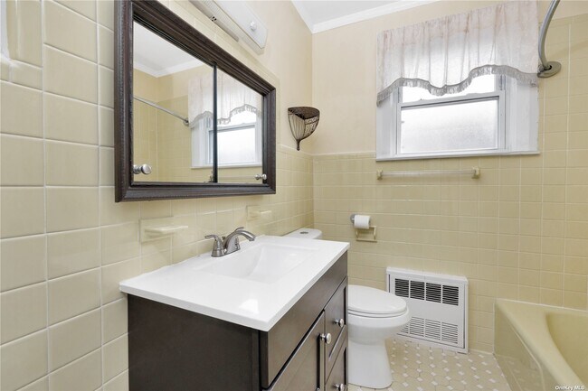 Building Photo - 20 Point Crescent