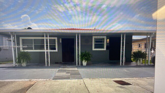 Building Photo - 2734 SW 30th Ct