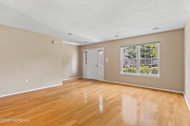 Building Photo - 8 Ambrose Ct