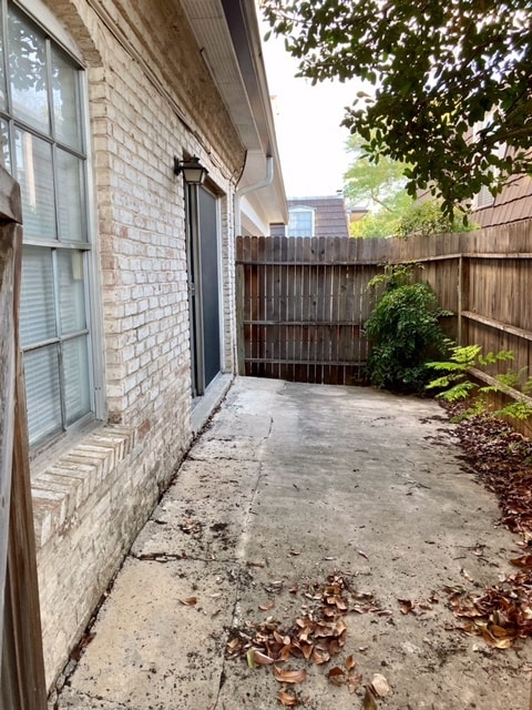 Enclosed Patio - 8038 Broadway St