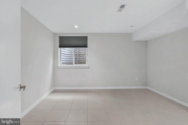 Building Photo - 1341 S 20th St