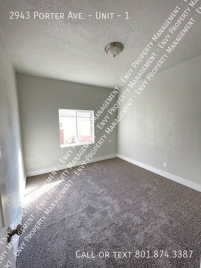 Building Photo - 2943 Porter Ave