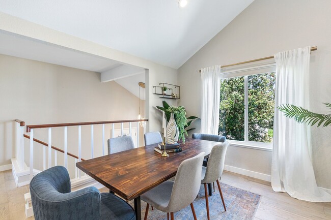 Building Photo - Spacious Alameda Brittany Bay Landing Town...