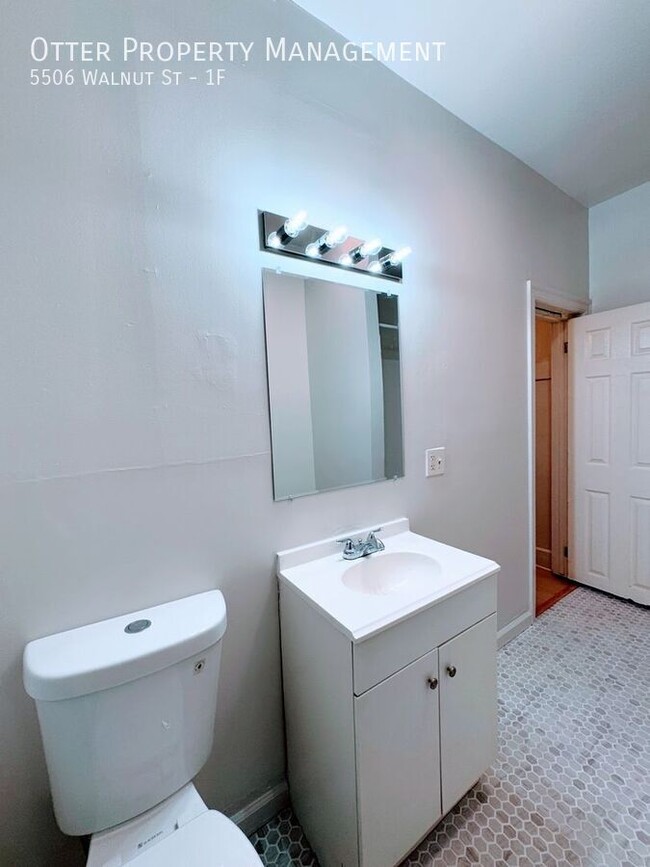 Building Photo - Cozy 1BR/1BA Retreat on Walnut Street – Yo...