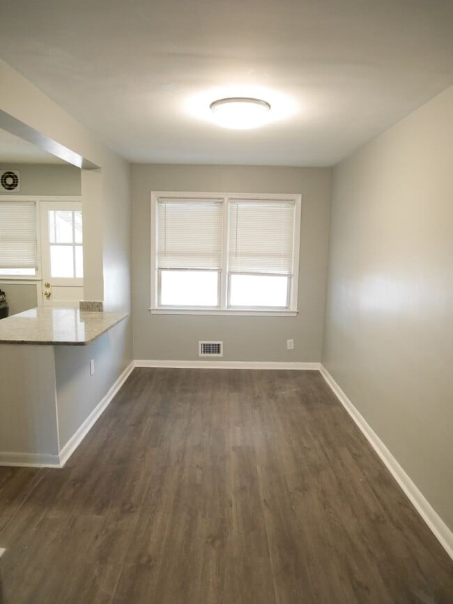 Building Photo - 3 Bedroom Home-Middle River!