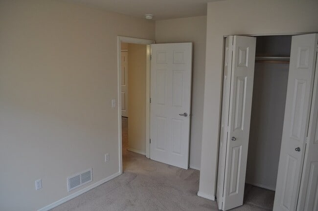 Building Photo - 3 Bedroom East Anchorage Condo!
