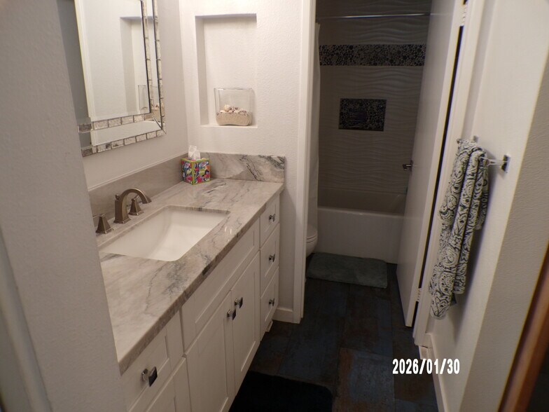 Building Photo - 1621 Hotel Cir S