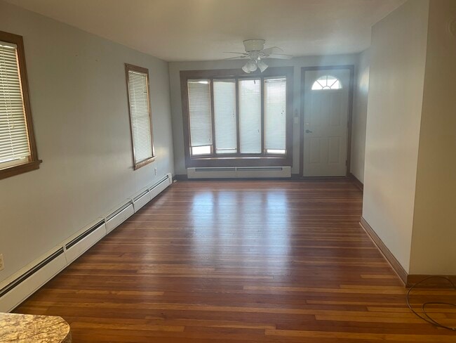 Building Photo - 207 NW Frank Ave