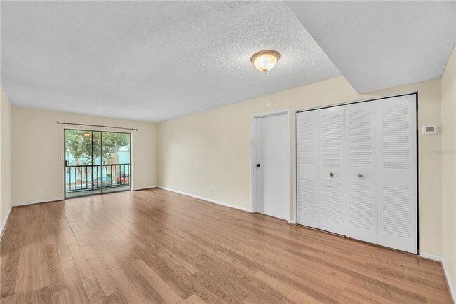 Building Photo - 801 Russell Ln
