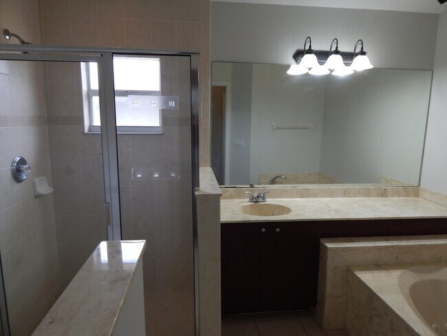 Building Photo - 132 SW Elderberry Dr