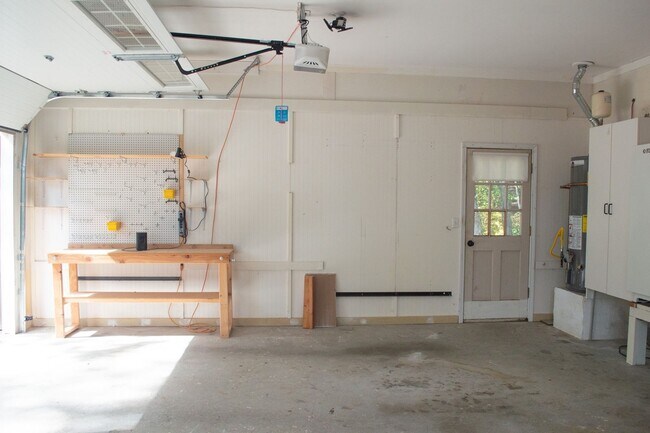 Building Photo - 1930 Oak Ridge Ct