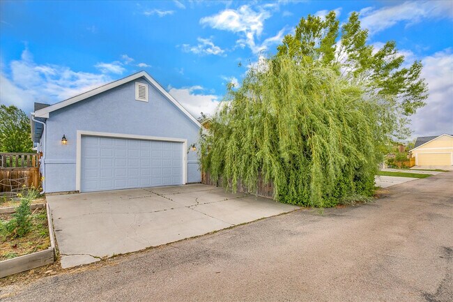 Building Photo - Beautiful Home In Hidden Springs