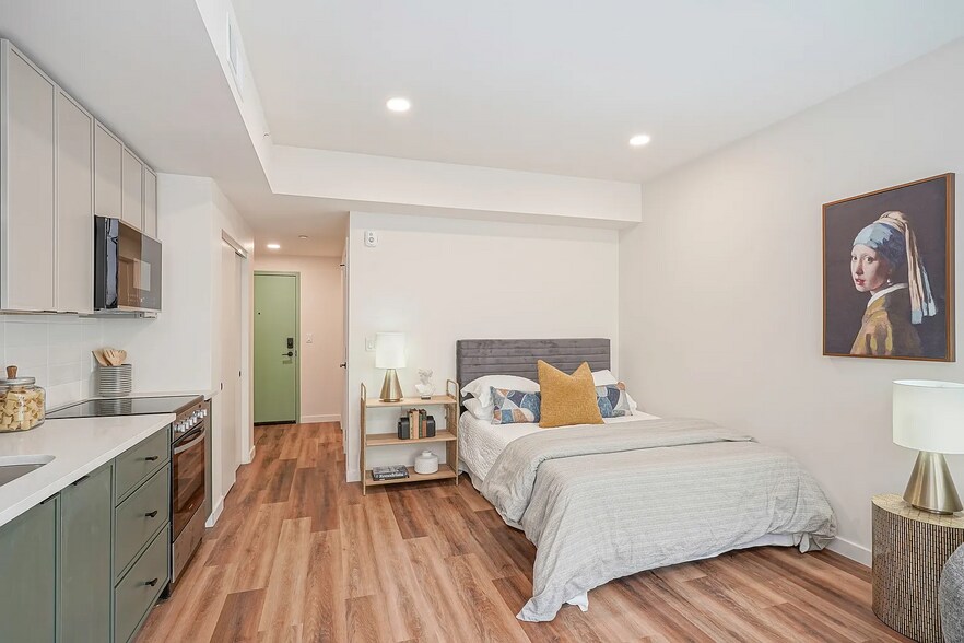 Building Photo - 1301 Bainbridge St