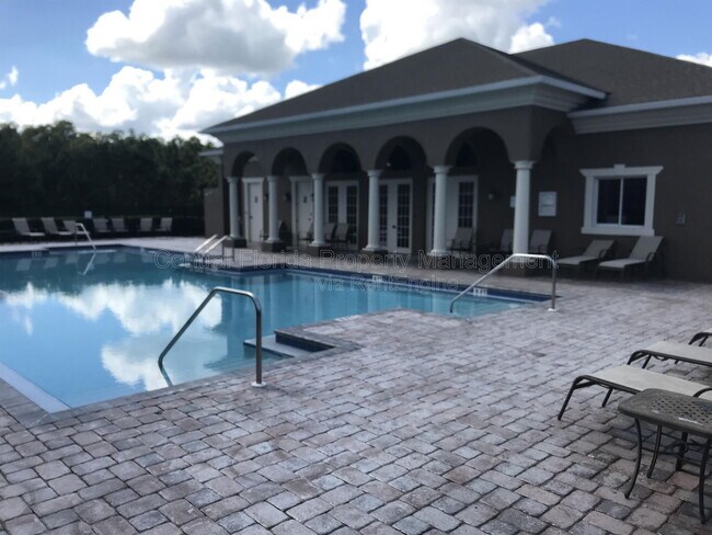 Building Photo - 10340 Manderley Way