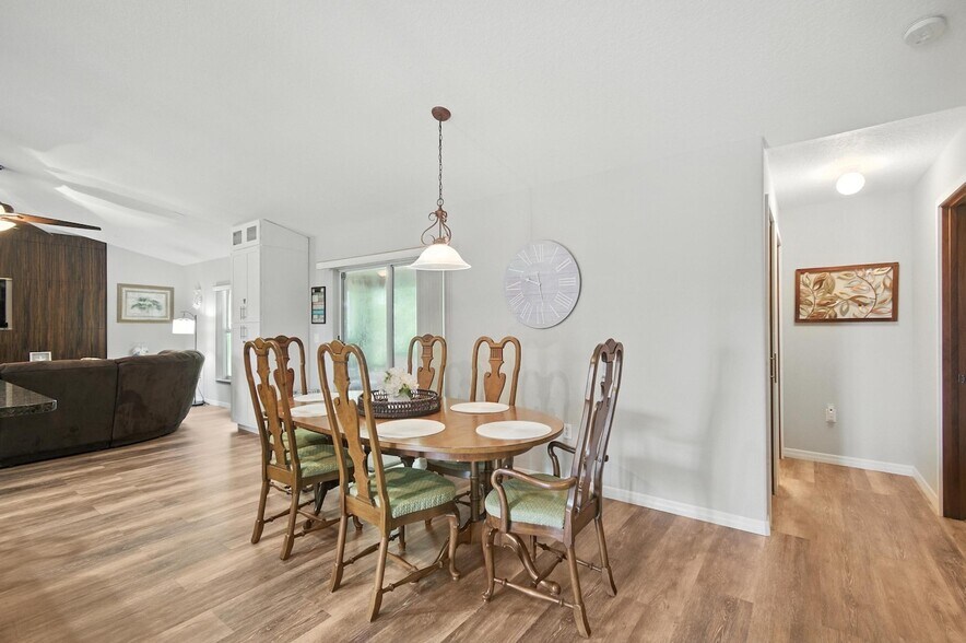 Building Photo - 9 Birch Haven Pl