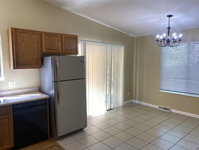 Building Photo - "Charming 3-Bed Oasis with 2 Full Baths in...