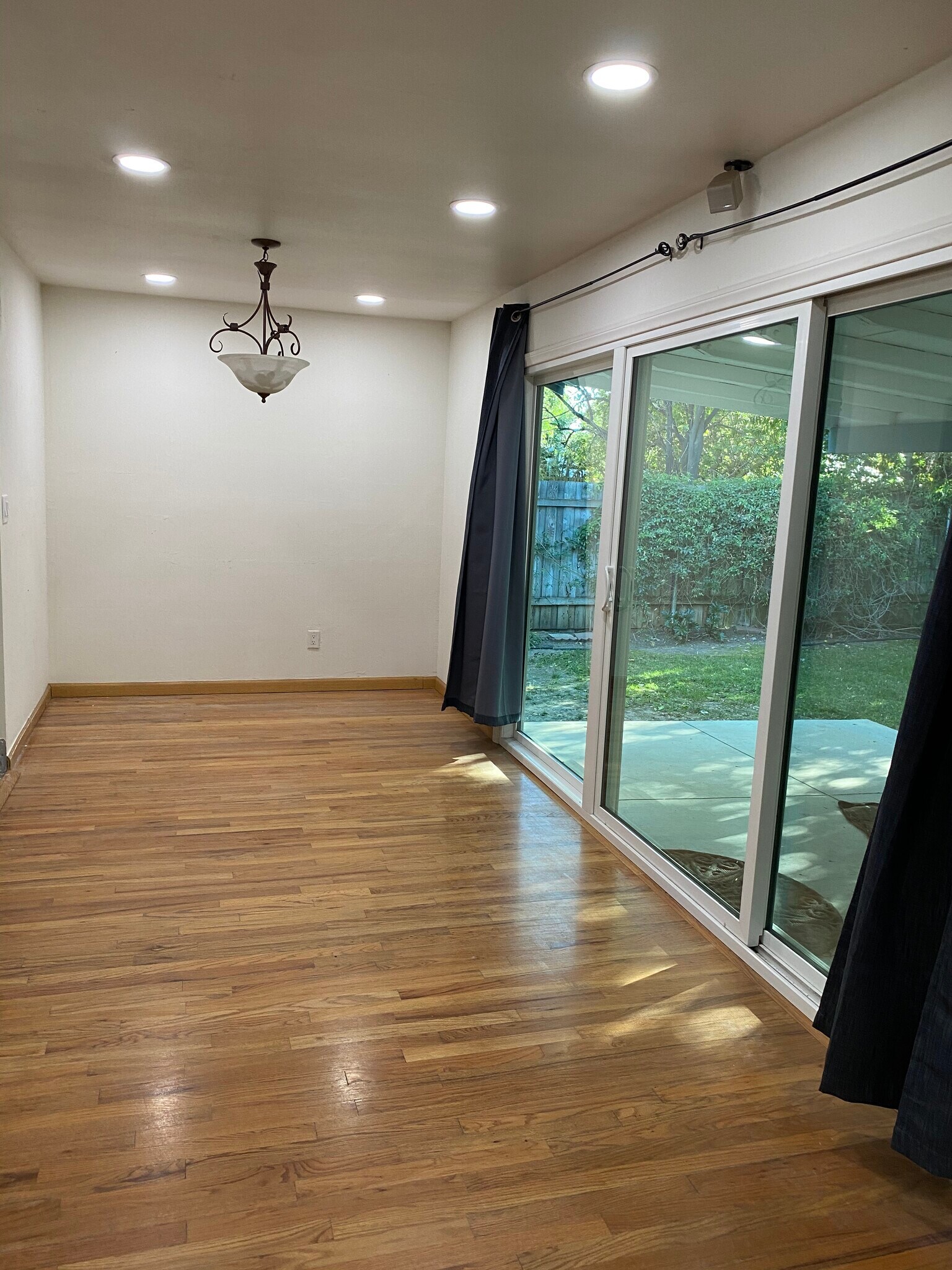 Dining View 2 - 6565 Vicky Ave