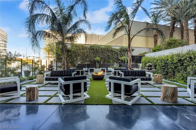 Building Photo - 4471 Dean Martin Dr