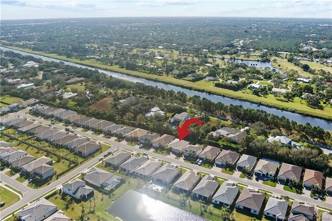Building Photo - 564 SE Villandry Way