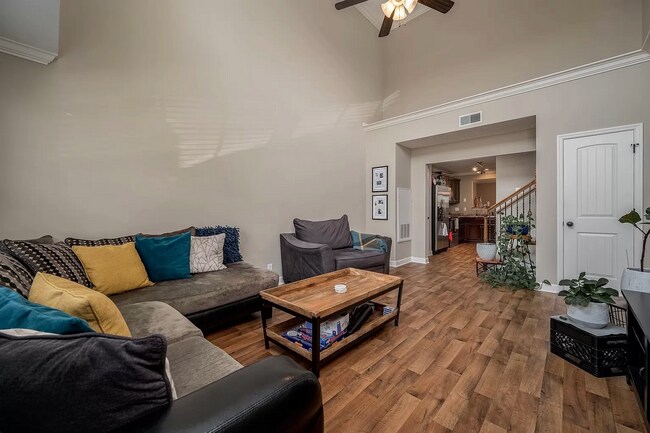 Building Photo - COMING SOON! Murfreesboro Townhouse- 4 Bed...