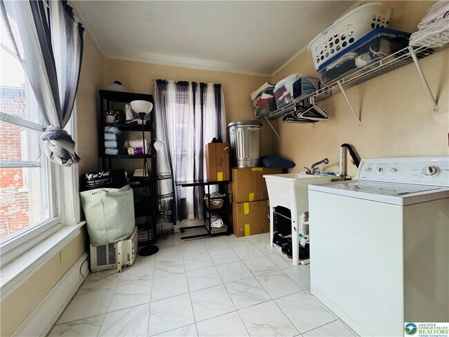 Building Photo - 1523 W Chew St