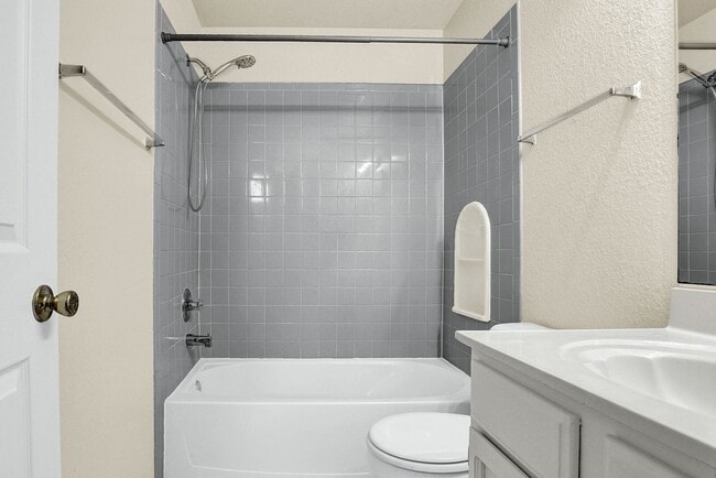 Building Photo - Eastside 2 Bedroom 2 Bath