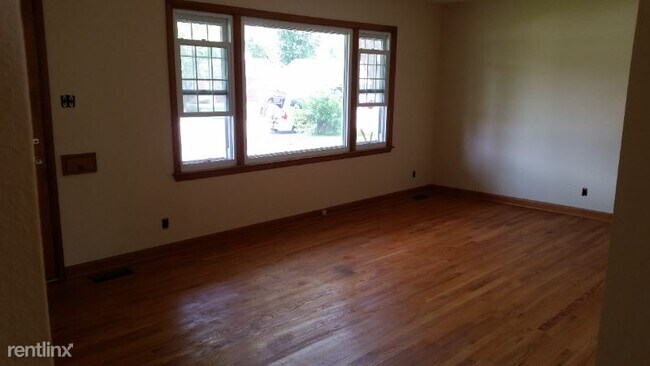 Building Photo - 2 br, 1 bath House - 8 Ashland Place