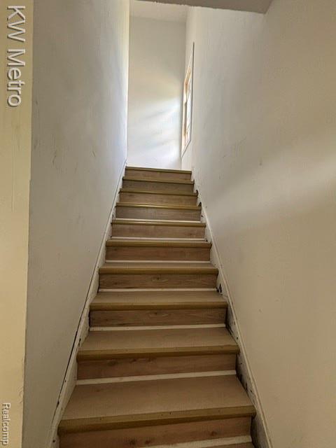 Building Photo - 2952 Elmhurst St