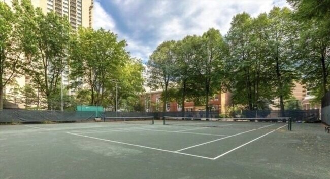 Building Photo - 2 Hawthorne Pl