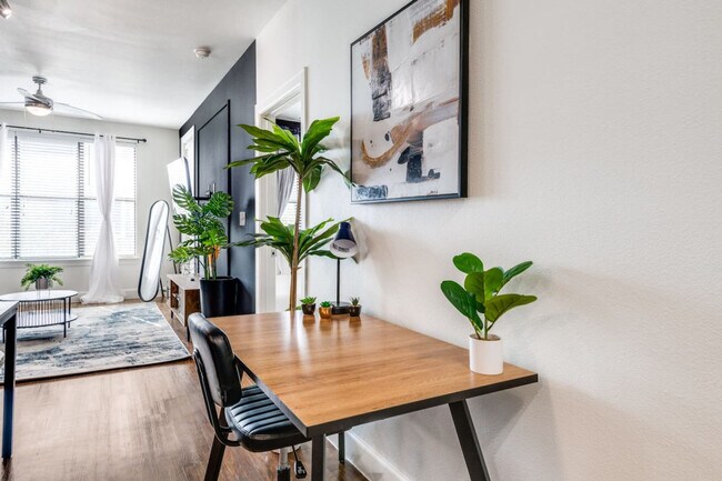 Building Photo - 5250 Town and Country Blvd