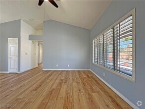 Building Photo - 2746 Sandalwood Ave
