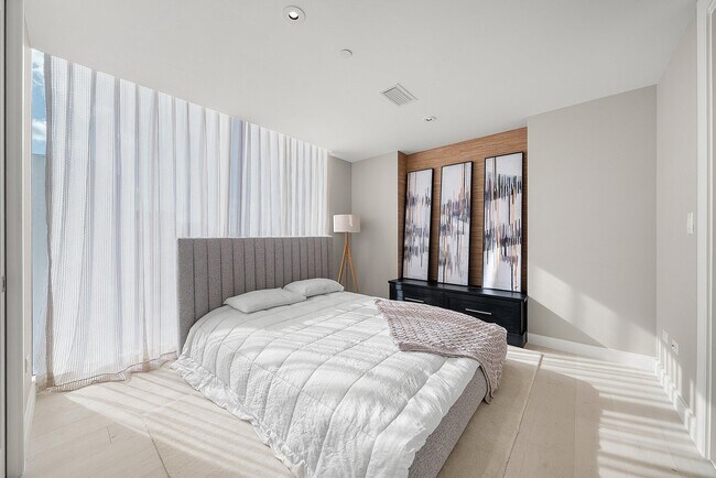 Building Photo - 3550 S Ocean Blvd