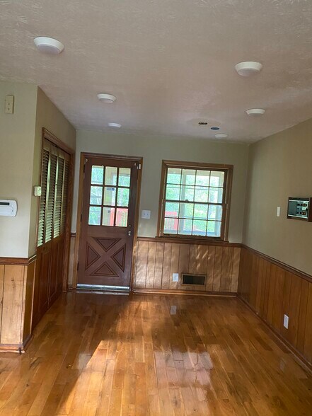 Building Photo - 3300 Evans Mill Rd