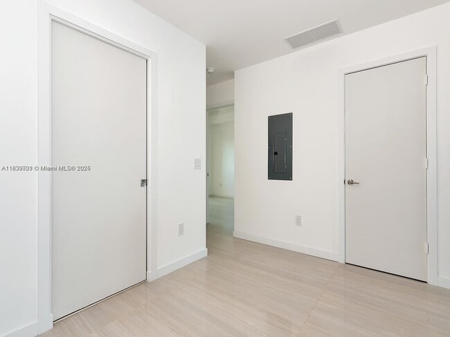 Building Photo - 480 NE 31st St