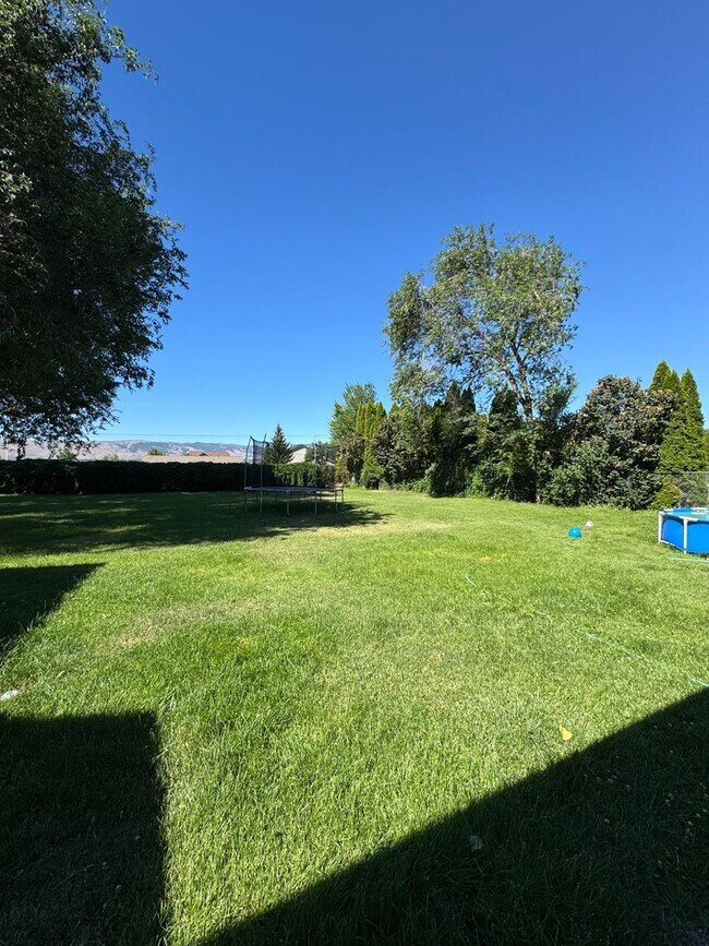 Building Photo - Expansive & Modern 4-Bedroom Home for Rent