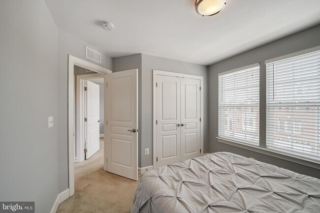 Building Photo - 6262 Summit Point Ct