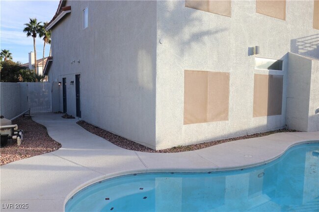 Building Photo - 3733 Deer Flats St