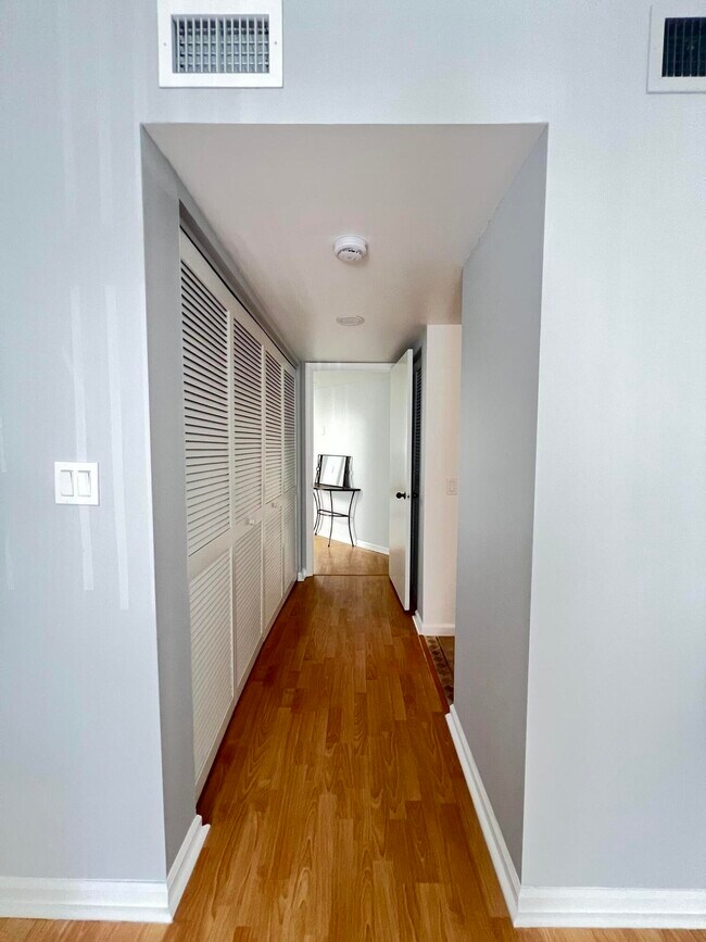 Building Photo - 6417 La Costa Dr