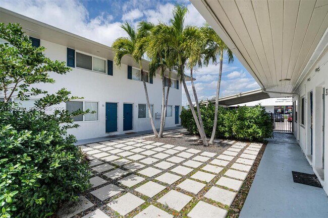 Building Photo - 730 NE 128th St