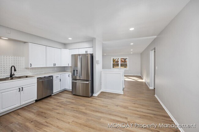 Building Photo - 945-947 Lancashire Ct SE