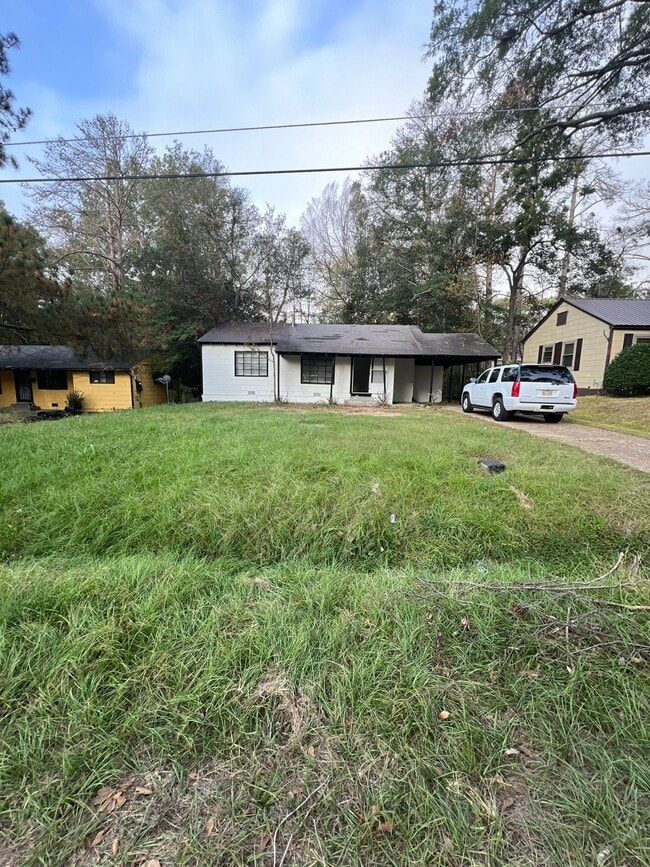 Primary Photo - 709 Verdemont Dr