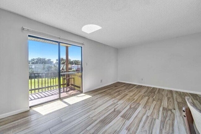 Building Photo - 308 Miracle Strip Pkwy SW