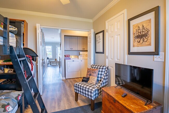 Building Photo - Jolly Roger @ 15 Bermuda Landing